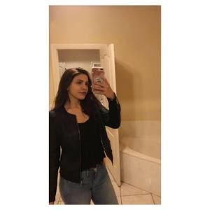 Meet your Posher, Dalia